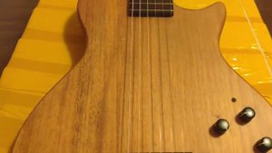 Обзор сборки китайской твердотельной электроакустической сайлент-гитары с пьезой под нейлон.