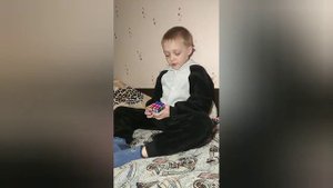 Как собрать кубик Рубика 3х3. Часть 7 Поворот углов на шапке