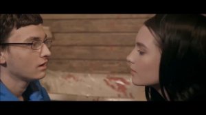 Оливия и Ботан пытаются поцеловаться