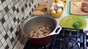 Куриные желудки с картофелем и шампиньонами!