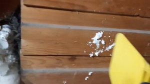 Как счистить монтажную пену с дерева / How to remove mounting foam from wood