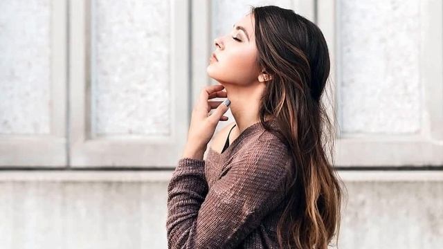 На глаза наворачиваются слезы: Бездомная собака шокировала всех своим поступком смотреть онлайн