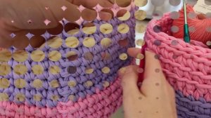 БОЛЬШАЯ КРУГЛАЯ КОРЗИНКА ИЗ ТРИКОТАЖНОЙ ПРЯЖИ. КОРЗИНА ИЗ ЛЕНТОЧНОЙ ПРЯЖИ ВЯЗАНИЕ КРЮЧКОМ