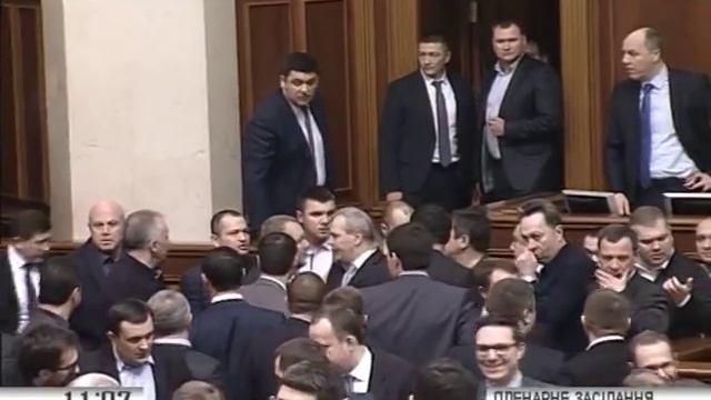 Знову масова бійка в парламенті. Іванчук, Барна, Яценюк. смотреть онлайн