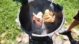 РУЛЬКИ ТОМЛЕНЫЕ В ДОМАШНЕМ ТОМАТНОМ СОКЕ В КАЗАНЕ НА КОСТРЕ