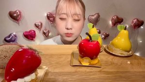 ASMR Fruit Cake【Mukbang/ Eating Sounds】【English subtitles】
