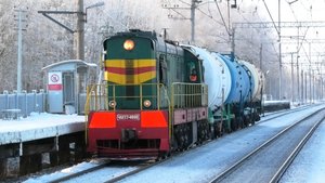 ЧМЭ3-4890 с вывозным поездом из 4-х цистерн следует через о.п. Михайловская