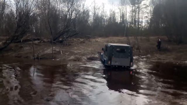 Выехали из реки с 4 попытки!!!Взятие трофи-точки № 1 в брод. смотреть онлайн