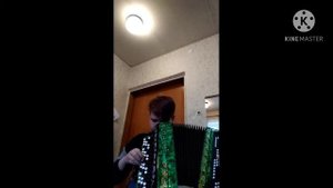 Играю на баяне " Ніч яка місячна" и " Цыганская венгерка"