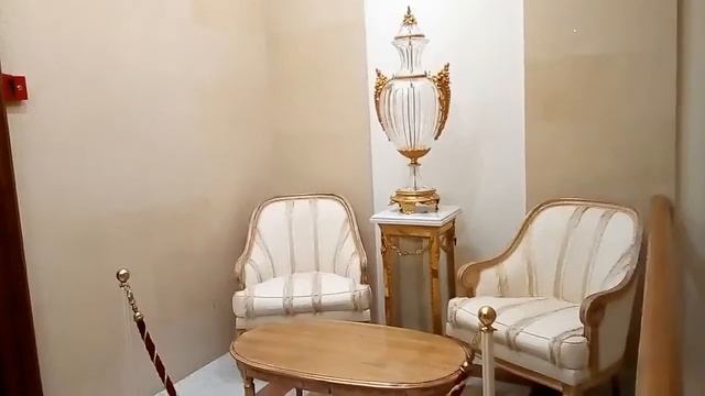 Константиновский дворец.