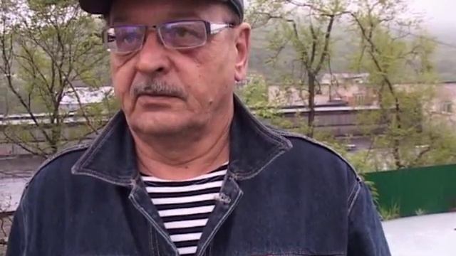 Переломом ноги и огромной пробкой обернулось столкновение двух грузовиков и минивена смотреть онлайн