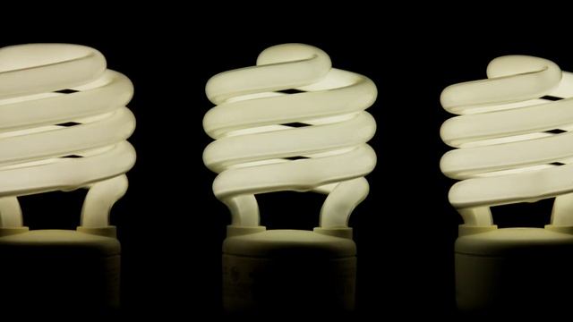 Лампы на черном фоне 4К смотреть онлайн