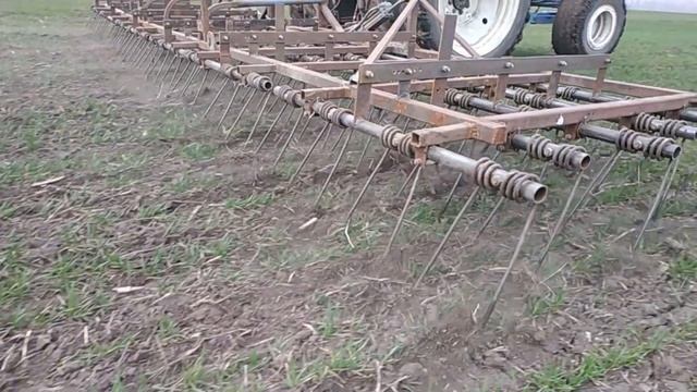 Боронование пшеницы пружинной бороной. Бороновать или нет? МТЗ 80 на спарках. Сезон 2021 смотреть онлайн