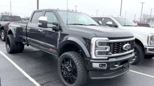 Ford F450 LIMITED vs F250 KING RANCH Leveled on 37s SUPER DUTY Comparison