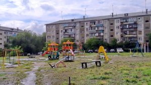 Магнитогорск, 113-й микрорайон, по дворам, от Правды до Грязнова, после дождя (09.08.2020)