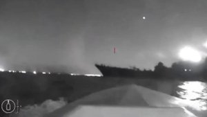 Украинская сторона публикуют кадры атаки БЭКа по БДК «Оленегорский горняк»