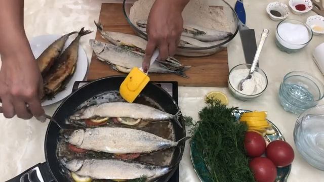 скумбрия жареная в панировочных  сухарях.Скумбрия на сковороде