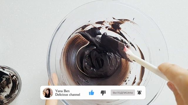 НЕ КРАСИТ РОТ! ?КАК СДЕЛАТЬ ЧЕРНЫЙ КРЕМ БЕЗ КРАСИТЕЛЕЙ? Black frosting смотреть онлайн