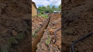 Копаем траншею для водопровода из колодца мини экскаватором - Быстро и качественно
