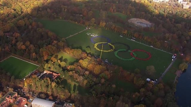 Largest human image of the Olympic rings - Guinness World Records смотреть онлайн