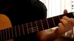 Парень красиво поет и играет на гитаре!!! Шикарный голос!!!