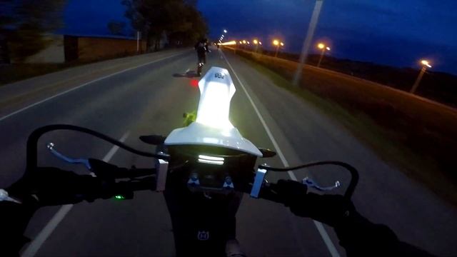 HUSQVARNA 701 SM // STUNT на КИТАЙцах смотреть онлайн