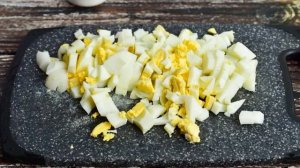 Салат из консервированных шампиньонов и кукурузы