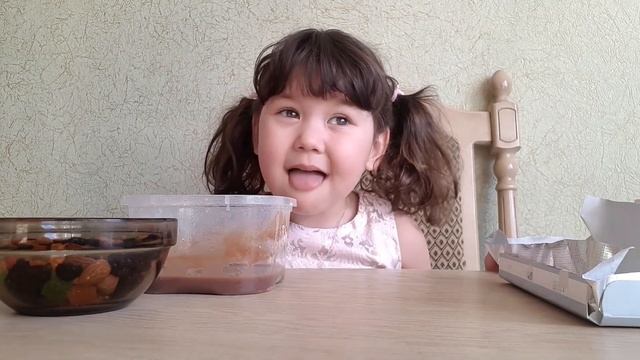 Делаем шоколад своими руками вместе с ребенком/Рецепт шоколада и украшение в домашних условиях смотреть онлайн