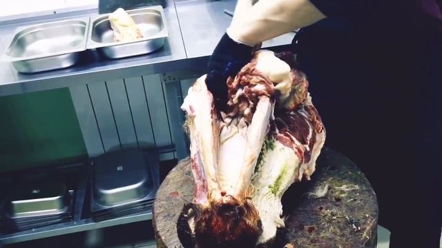 Голова, щеки язык ( разделка говядины ). meat cutting, meat, butcher, 肉,切肉,屠夫,猪肉,牛肉,羊肉,鸡,係食物呀！
