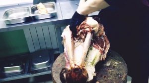 Голова, щеки язык ( разделка говядины ). meat cutting, meat, butcher, 肉,切肉,屠夫,猪肉,牛肉,羊肉,鸡,係食物呀!
