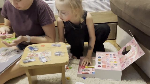 ПРОГУЛЯНКА / Доця нафарбувалась MAKEUP макіяж / Співаємо пісні колядки Суми 2023 смотреть онлайн