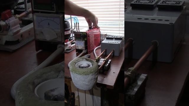 ИНДУКЦИННЫЙ НАГРЕВАТЕЛЬ из СВАРОЧНИКА #short смотреть онлайн