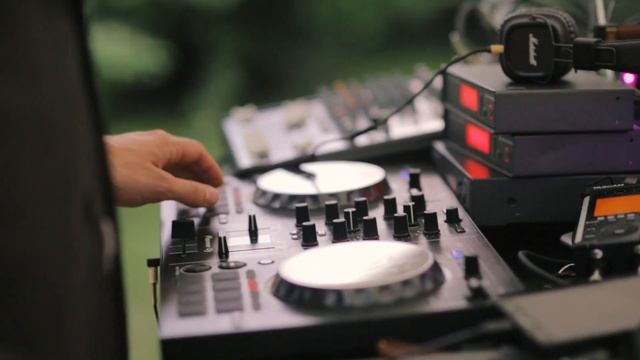 Ведущий на свадьбу. Outdoor Wedding смотреть онлайн