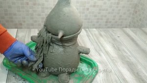 Снеговик из Пластиковой бутылки и Цемента своими руками. Фигурки из цемента для сада.