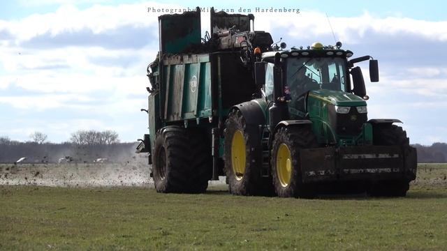 2021 | John Deere 6230R - Stuck in the mud | Spreading Manure | K. Mulder смотреть онлайн
