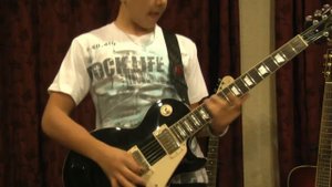 Queen - We Will Rock You (Guitar Version)