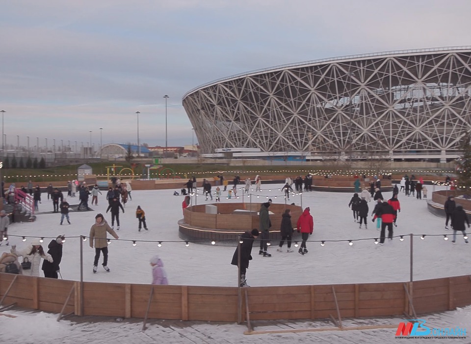 В ЦПКиО Волгограда открылась резиденция Деда Мороза и заработал каток