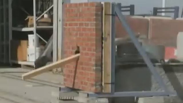 Испытания в США различных типов стен в условиях торнадо смотреть онлайн