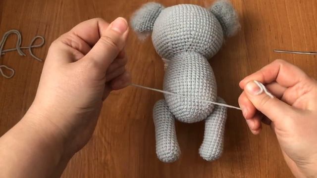 Thread attaching the legs and the arms/Нитяное крепление ножек и ручек вязаной игрушки смотреть онлайн