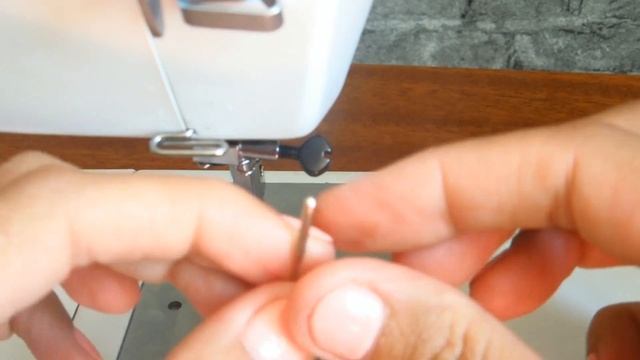 Как сменить иглу в швейной машине. смотреть онлайн