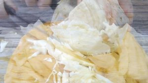 РЕЦЕПТ ВКУСНОЙ ТУШЕНОЙ КАПУСТЫ С САЛОМ НА СКОВОРОДЕ. КАК ДЕШЕВО, ВКУСНО И СЫТНО НАКОРМИТЬ СЕМЬЮ.