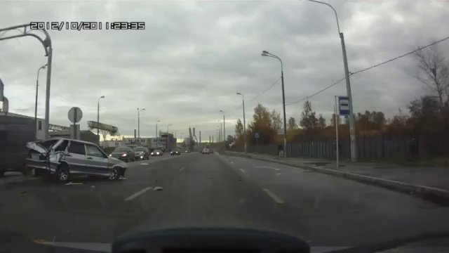 На ровном месте затоталил машину