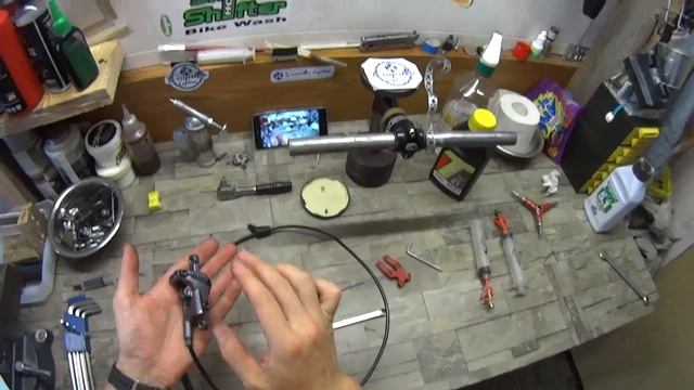 укоротить гидролинию прокачать тормоза гидравлические на велосипеде