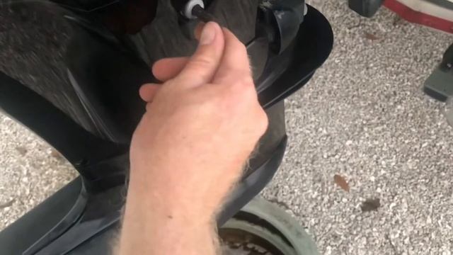 DIY Oil change Suzuki DF90 outboard смотреть онлайн