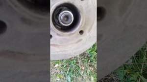 как снять задний ступичный подшипник на Рено Логан.