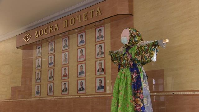 В столовой завода "Энергия" сегодня напекли пару сотен блинов. смотреть онлайн