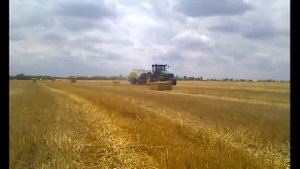 Тюкование соломы для производства пеллет