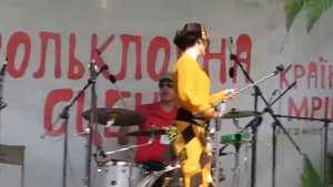 Elvira Sarykhalil - Dağlarin ellari (КрымскоТатарская музыка на "Країна Мрій'14") #FolkRockVideo