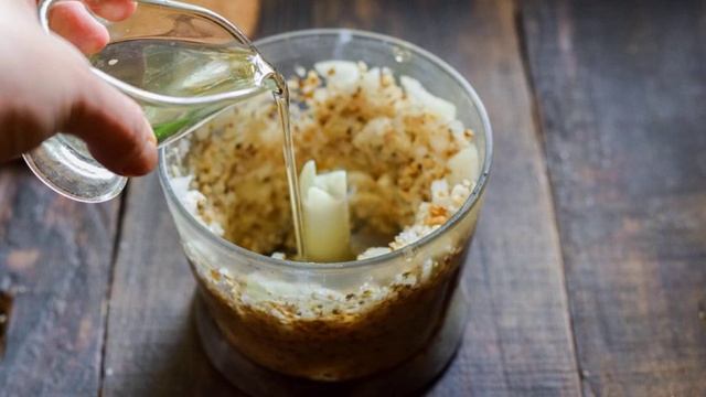 Зеленые помидоры с орехами