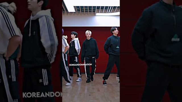 StrayKids смотреть онлайн